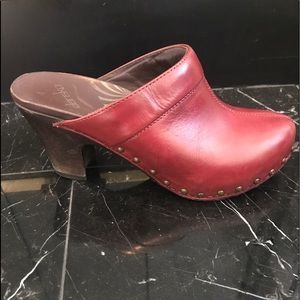 Dansco Clogs
